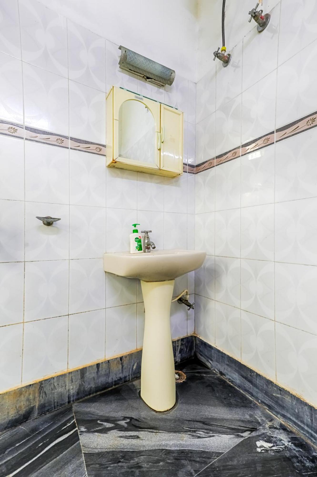 Green Vista Homestay Guwahati Buitenkant foto